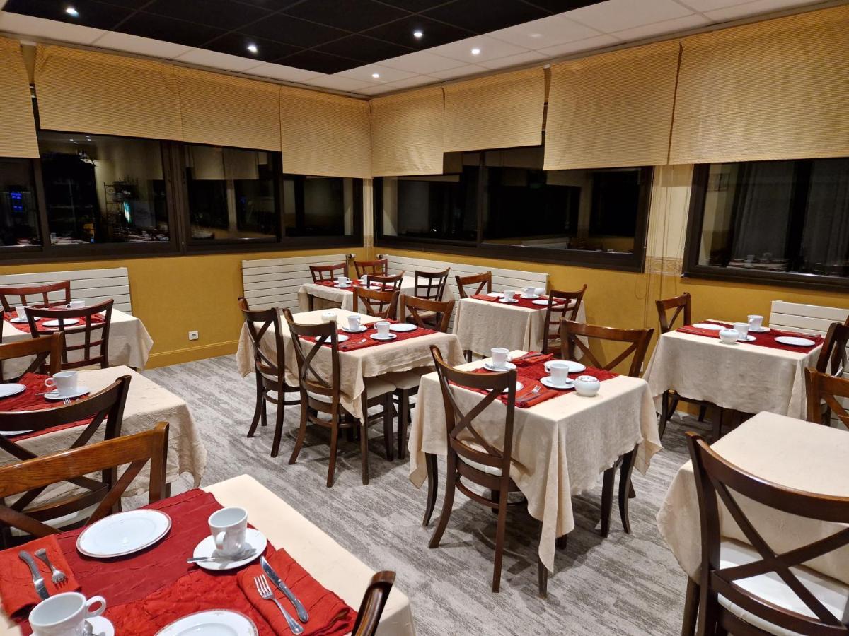 Neufchâtel-en-Bray Logis Hotel-Restaurant Les Airelles מראה חיצוני תמונה